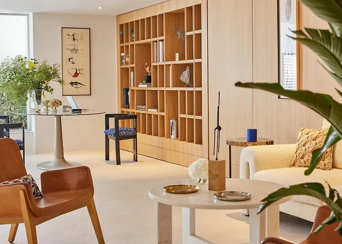 The Roc Club, A Hotel To Live